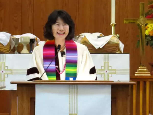 Rev Kwak Pulpit 9-21-2014_ IMG_2767