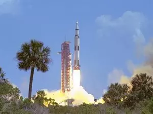 apollo-16-877336_960_720 _400x300